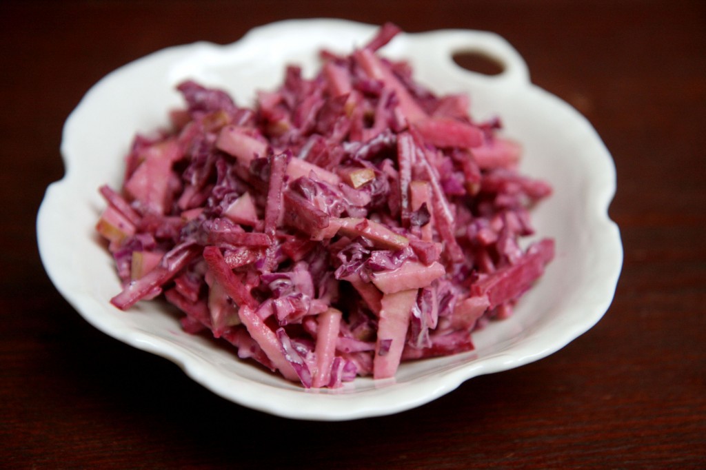 Salada de repolho, beterraba e maçã